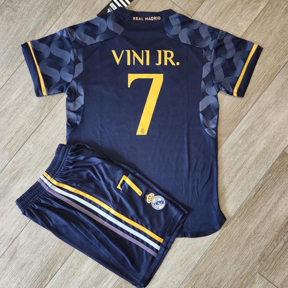 Real Madrid Vini Jr 7 set for kids - Picture 3 of 5
